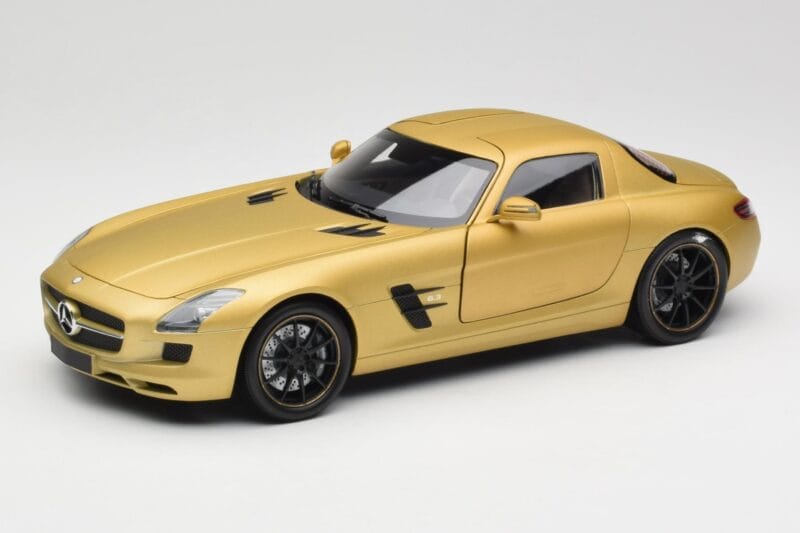 Mercedes AMG SLS C197 Złoty Minichamps 1:18 100039024 Metal