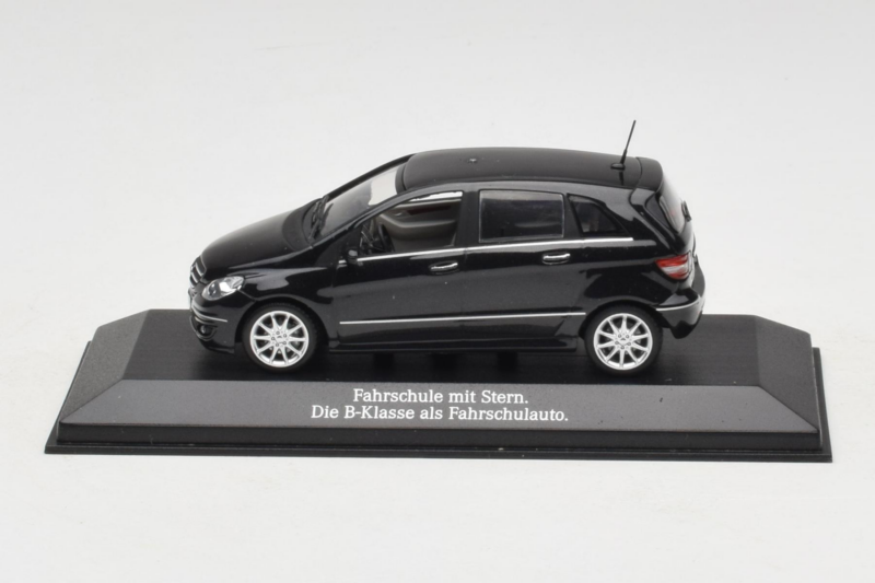 Mercedes B-Class W245 Szkoła Jazdy Czarny Minichamps 1:43 MB005 Metal