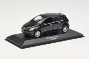 Mercedes B-Class W245 Cosmos Black Minichamps 1:43 B66962218 Metal — zdjęcie 2 z 4