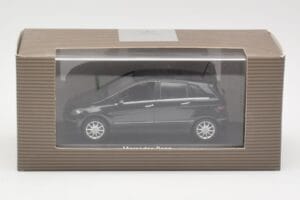 Mercedes B-Class W245 Cosmos Black Minichamps 1:43 B66962218 Metal — zdjęcie 4 z 4