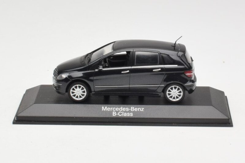Mercedes B-Class W245 Cosmos Black Minichamps 1:43 B66962218 Metal