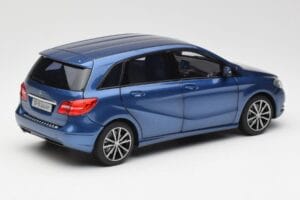 Mercedes B-Class W246 Lotus Niebieski Metalik Norev 1:18 B66961410 Metal — zdjęcie 3 z 8