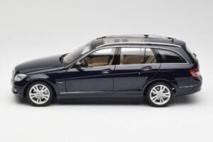 Mercedes C-Class S204 T-Modell Tanzanite Niebieski AUTOart 1:18 B66962352 Metal — zdjęcie 4 z 8