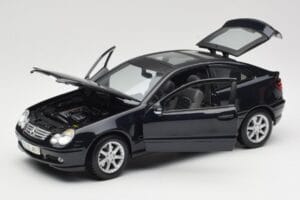 Mercedes C-Class Sports Coupe CL203 Niebieski Maisto 1:18 B66962124 Metal — zdjęcie 2 z 8
