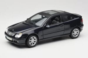 Mercedes C-Class Sports Coupe CL203 Niebieski Maisto 1:18 B66962124 Metal