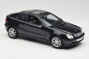 Mercedes C-Class Sports Coupe CL203 Niebieski Maisto 1:18 B66962124 Metal — zdjęcie 6 z 8
