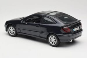 Mercedes C-Class Sports Coupe CL203 Niebieski Maisto 1:18 B66962124 Metal — zdjęcie 7 z 8