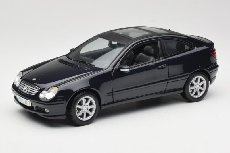 Mercedes C-Class Sports Coupe CL203 Niebieski Maisto 1:18 B66962124 Metal