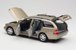 Mercedes C-Class T-Model W202 Smoke Silver Norev 1:18 183388 Metal — zdjęcie 4 z 8