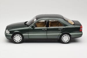 Mercedes C-Class W202 Malachite Green Norev 1:18 183372 Metal — zdjęcie 7 z 8