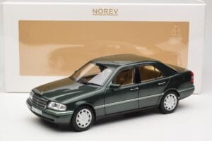 Mercedes C-Class W202 Malachite Green Norev 1:18 183372 Metal — zdjęcie 8 z 8