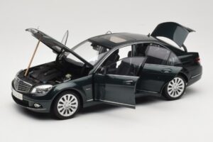 Mercedes C-Class W204 Avantgarde Ciemnozielony AUTOart 1:18 B66962366 Metal — zdjęcie 3 z 8