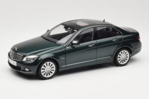 Mercedes C-Class W204 Avantgarde Ciemnozielony AUTOart 1:18 B66962366 Metal