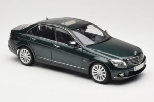 Mercedes C-Class W204 Avantgarde Ciemnozielony AUTOart 1:18 B66962366 Metal — zdjęcie 6 z 8