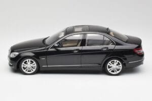 Mercedes C-Class W204 Avantgarde Obsidian Czarny AUTOart 1:18 76264-R1 Metal — zdjęcie 4 z 8