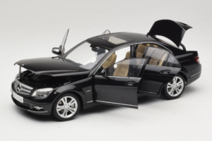 Mercedes C-Class W204 Obsidian Black AUTOart 1:18 B66962367 Metal — zdjęcie 2 z 8