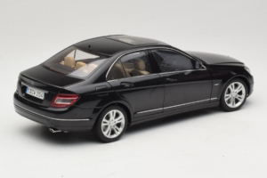 Mercedes C-Class W204 Obsidian Black AUTOart 1:18 B66962367 Metal — zdjęcie 3 z 8