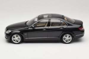 Mercedes C-Class W204 Obsidian Black AUTOart 1:18 B66962367 Metal — zdjęcie 4 z 8
