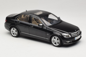 Mercedes C-Class W204 Obsidian Black AUTOart 1:18 B66962367 Metal — zdjęcie 6 z 8