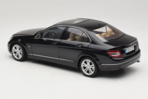 Mercedes C-Class W204 Obsidian Black AUTOart 1:18 B66962367 Metal — zdjęcie 7 z 8