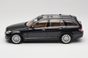 Mercedes C-Class W204 Estate Obsidian Black AUTOart 1:18 B66962349 Metal — zdjęcie 4 z 8
