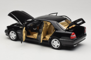 Mercedes C36 AMG W202 Obsidian Black Metallic Norev 1:18 183381 Metal — zdjęcie 5 z 8
