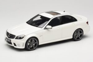 Mercedes C63 AMG W204 Diamond White GT Spirit 1:18 GT928 Żywica