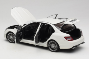 Mercedes AMG C63 W204 Biały AUTOart 1:18 72674-R1 Metal — zdjęcie 5 z 8