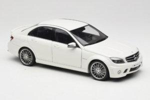 Mercedes AMG C63 W204 Biały AUTOart 1:18 72674-R1 Metal — zdjęcie 6 z 8
