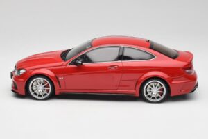 Mercedes AMG C63 W204 Czerwony 2nd Choice GT Spirit 1:18 GT065-D1 Żywica — zdjęcie 3 z 6
