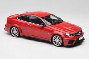 Mercedes AMG C63 W204 Czerwony 2nd Choice GT Spirit 1:18 GT065-D1 Żywica — zdjęcie 4 z 6