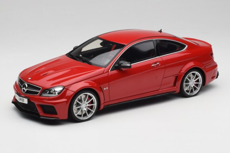 Mercedes AMG C63 W204 Czerwony 2nd Choice GT Spirit 1:18 GT065-D1 Żywica