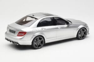 Mercedes C63 AMG W204 Srebrny GT Spirit 1:18 GT462 Żywica — zdjęcie 2 z 6