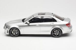 Mercedes C63 AMG W204 Srebrny GT Spirit 1:18 GT462 Żywica — zdjęcie 3 z 6