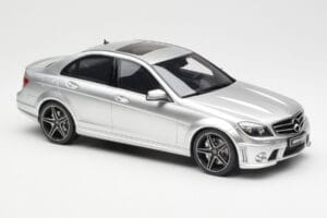 Mercedes C63 AMG W204 Srebrny GT Spirit 1:18 GT462 Żywica — zdjęcie 4 z 6