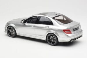 Mercedes C63 AMG W204 Srebrny GT Spirit 1:18 GT462 Żywica — zdjęcie 5 z 6