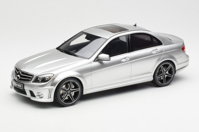 Mercedes C63 AMG W204 Srebrny GT Spirit 1:18 GT462 Żywica