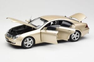 Mercedes CLS C219 Jasny Beżowy Złoty Kyosho 1:18 08401LBE Metal — zdjęcie 2 z 8