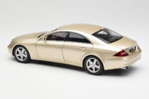 Mercedes CLS C219 Jasny Beżowy Złoty Kyosho 1:18 08401LBE Metal — zdjęcie 7 z 8