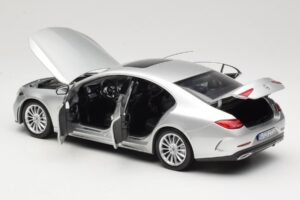 Mercedes CLS C257 Srebrny Norev 1:18 183489 Metal — zdjęcie 5 z 8