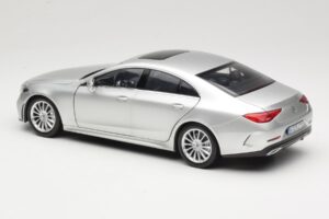 Mercedes CLS C257 Srebrny Norev 1:18 183489 Metal — zdjęcie 7 z 8
