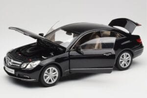 Mercedes E-Class Coupe C207 Obsidian Black Metallic Norev 1:18 B66962418 Metal — zdjęcie 2 z 8