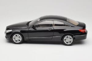 Mercedes E-Class Coupe C207 Obsidian Black Metallic Norev 1:18 B66962418 Metal — zdjęcie 4 z 8