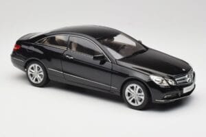 Mercedes E-Class Coupe C207 Obsidian Black Metallic Norev 1:18 B66962418 Metal — zdjęcie 6 z 8