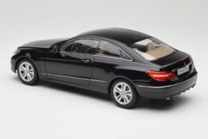 Mercedes E-Class Coupe C207 Obsidian Black Metallic Norev 1:18 B66962418 Metal — zdjęcie 7 z 8