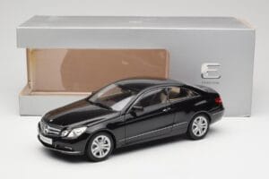 Mercedes E-Class Coupe C207 Obsidian Black Metallic Norev 1:18 B66962418 Metal — zdjęcie 8 z 8
