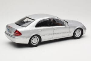 Mercedes E-Class W211 Srebrny Kyosho 1:18 B66962146 Metal — zdjęcie 3 z 8