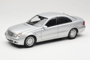 Mercedes E-Class W211 Srebrny Kyosho 1:18 B66962146 Metal