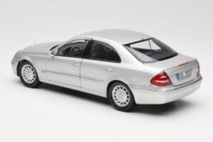 Mercedes E-Class W211 Srebrny Kyosho 1:18 B66962146 Metal — zdjęcie 7 z 8
