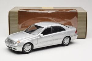 Mercedes E-Class W211 Srebrny Kyosho 1:18 B66962146 Metal — zdjęcie 8 z 8